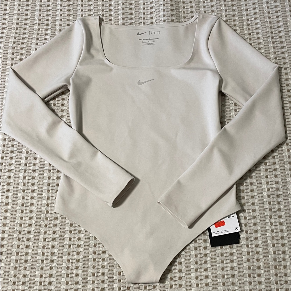 Brand new! Nike Form Women's Beige Cream Long Sleeve Bodysuit Size S